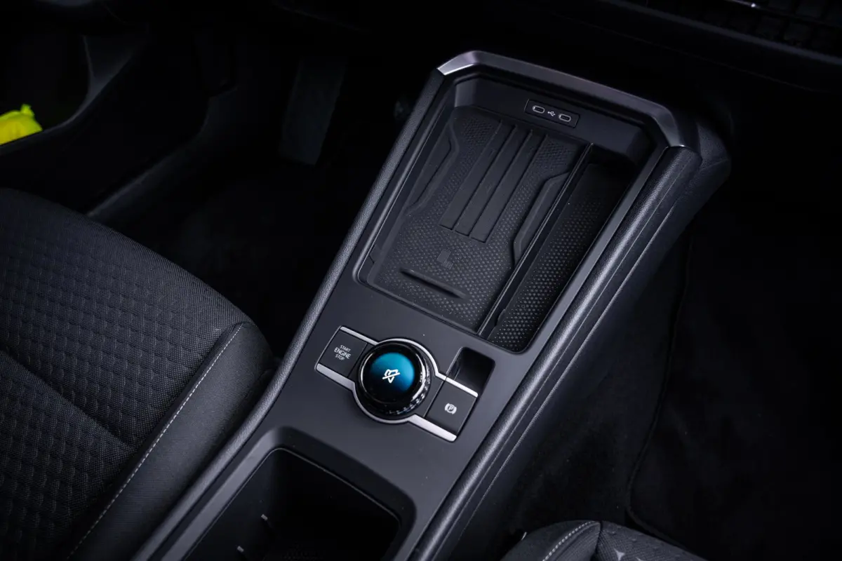 Life First Edition | 'App-Connect' draadloze smartphone integratie | Automatische afstandsregeling (Adaptive Cruise Control) | Buitenspiegels elektrisch instel-, verwarm- en inklapbaar