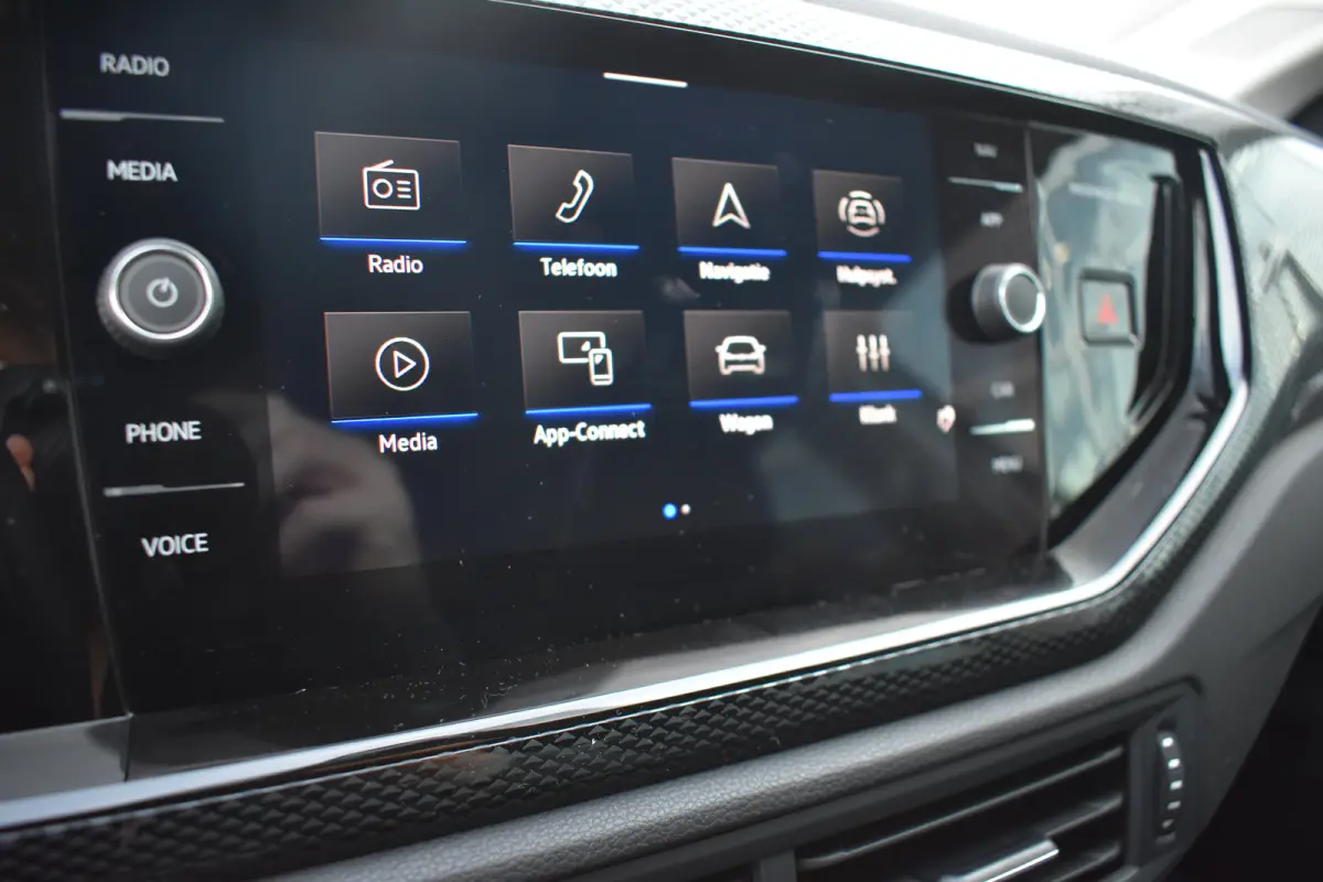 Life Edition | 'App-Connect' smartphone integratie | Airconditioning automatisch (Climatronic), 2-zone | Buitenspiegels elektrisch instel- verwarm- en inklapbaar