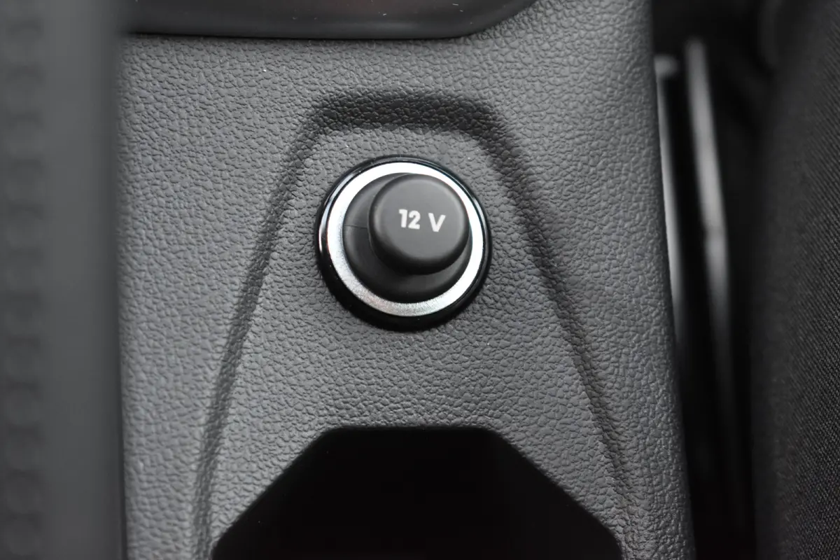 Life Edition | 'App-Connect' smartphone integratie | Airconditioning automatisch (Climatronic), 2-zone | Buitenspiegels elektrisch instel- verwarm- en inklapbaar