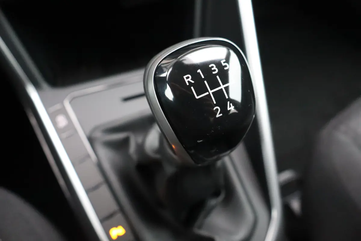 Life Edition | 'App-Connect' smartphone integratie | Airconditioning automatisch (Climatronic), 2-zone | Buitenspiegels elektrisch instel- verwarm- en inklapbaar