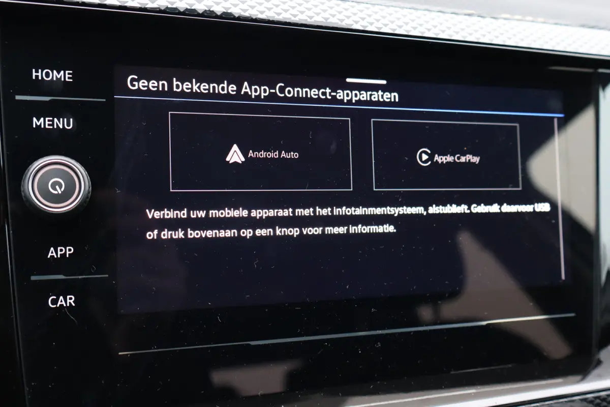 Life Edition | 'App-Connect' smartphone integratie | Airconditioning automatisch (Climatronic), 2-zone | Buitenspiegels elektrisch instel- verwarm- en inklapbaar