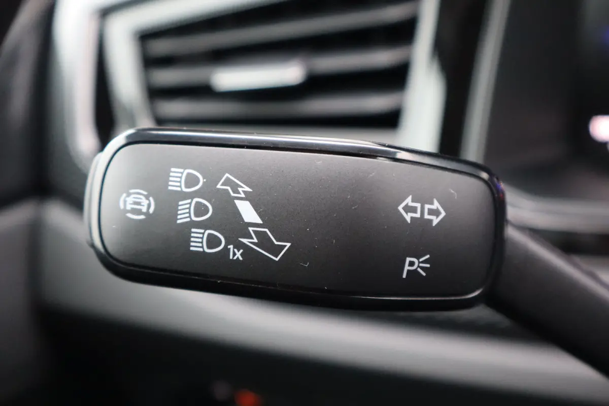 Life Edition | 'App-Connect' smartphone integratie | Airconditioning automatisch (Climatronic), 2-zone | Buitenspiegels elektrisch instel- verwarm- en inklapbaar