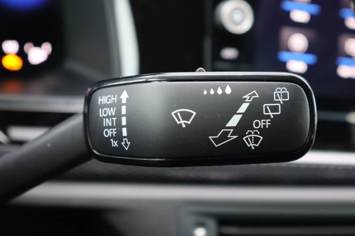 Life Edition | 'App-Connect' smartphone integratie | Airconditioning automatisch (Climatronic), 2-zone | Buitenspiegels elektrisch instel- verwarm- en inklapbaar