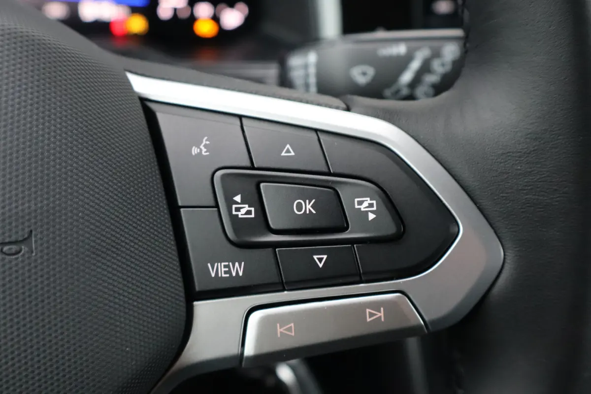 Life Edition | 'App-Connect' smartphone integratie | Airconditioning automatisch (Climatronic), 2-zone | Buitenspiegels elektrisch instel- verwarm- en inklapbaar