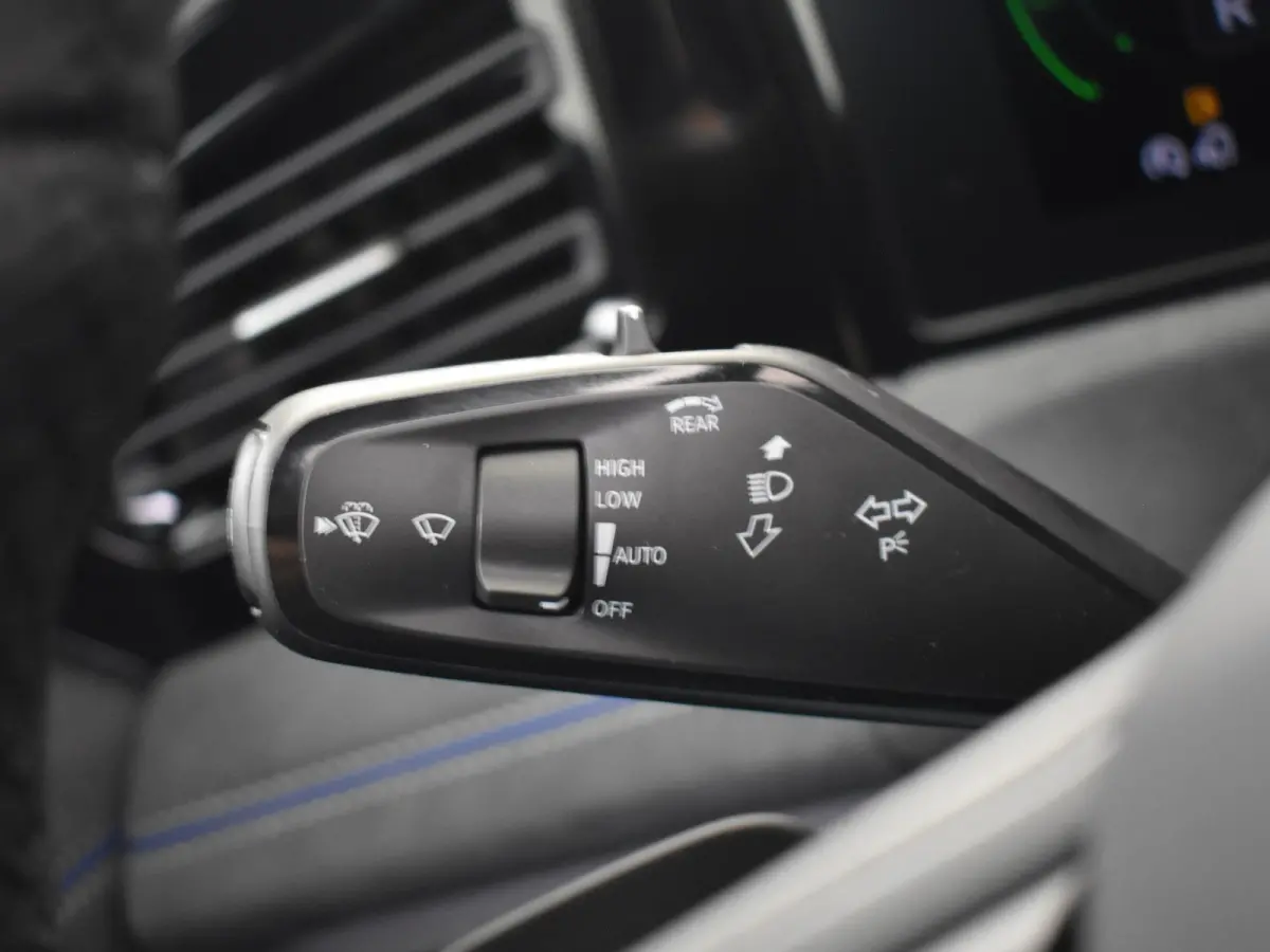 R-Line Edition - eHybrid | 'App-Connect' draadloze smartphone integratie | Automatische afstandsregeling (Adaptive Cruise Control) | Diefstalalarm