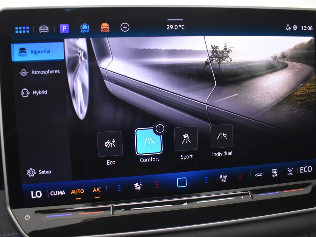 R-Line Edition - eHybrid | 'App-Connect' draadloze smartphone integratie | Automatische afstandsregeling (Adaptive Cruise Control) | Diefstalalarm