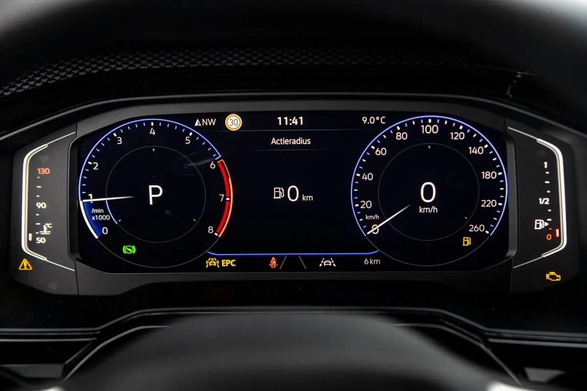 Life Edition | 'App-Connect' smartphone integratie | Airconditioning automatisch (Climatronic), 2-zone | Buitenspiegels elektrisch instel- verwarm- en inklapbaar