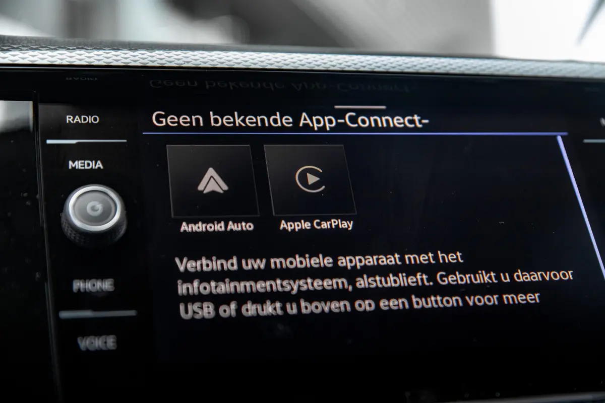 Life Edition | 'App-Connect' smartphone integratie | Airconditioning automatisch (Climatronic), 2-zone | Buitenspiegels elektrisch instel- verwarm- en inklapbaar