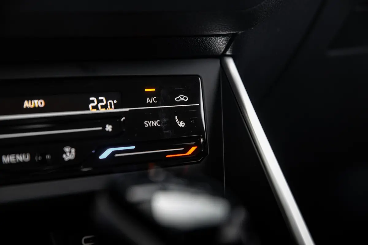 Life Edition | 'App-Connect' smartphone integratie | Airconditioning automatisch (Climatronic), 2-zone | Buitenspiegels elektrisch instel- verwarm- en inklapbaar