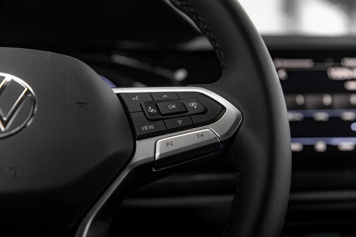 Life Edition | 'App-Connect' smartphone integratie | Airconditioning automatisch (Climatronic), 2-zone | Buitenspiegels elektrisch instel- verwarm- en inklapbaar