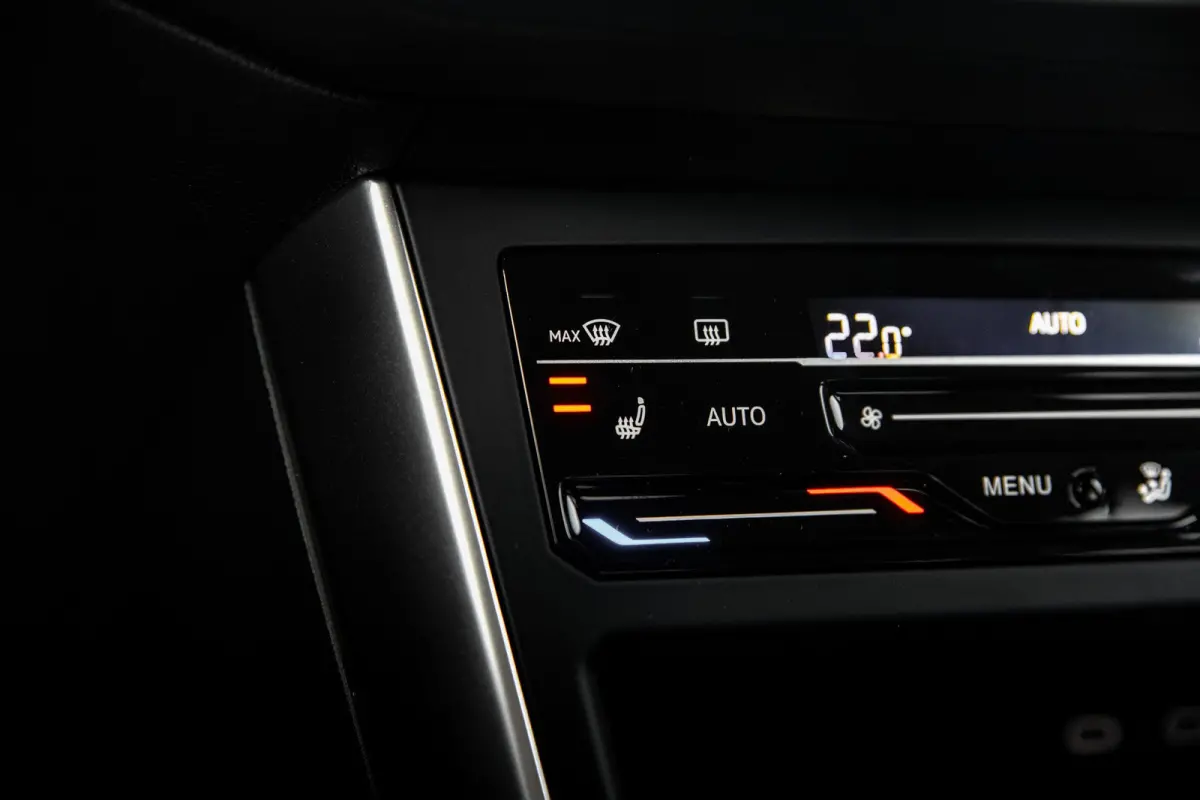 Life Edition | 'App-Connect' smartphone integratie | Airconditioning automatisch (Climatronic), 2-zone | Buitenspiegels elektrisch instel- verwarm- en inklapbaar