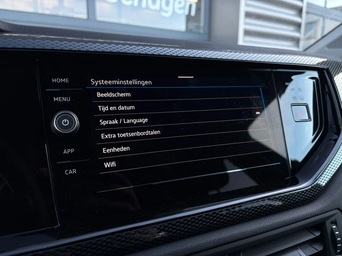 Life Edition | 'App-Connect' smartphone integratie | Airconditioning automatisch (Climatronic), 2-zone | Buitenspiegels elektrisch instel- verwarm- en inklapbaar