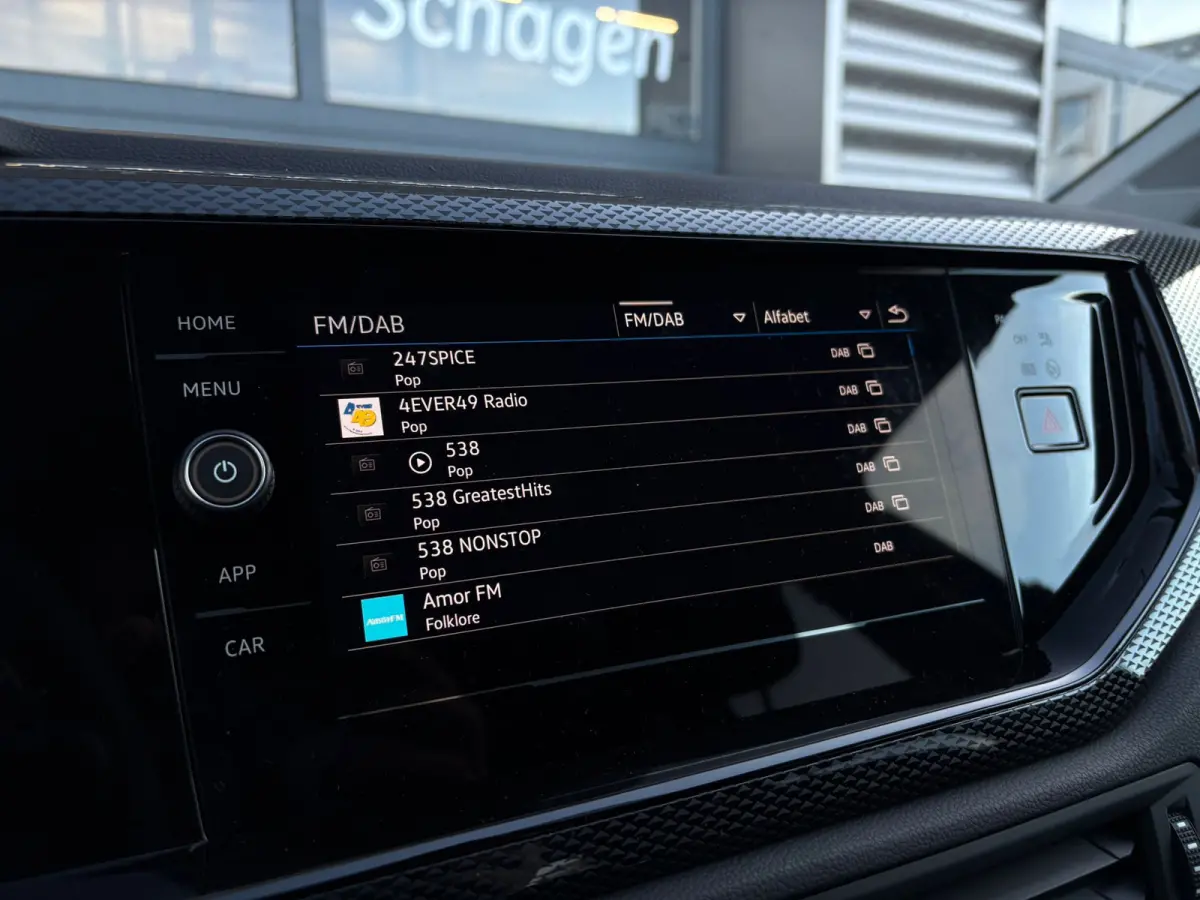 Life Edition | 'App-Connect' smartphone integratie | Airconditioning automatisch (Climatronic), 2-zone | Buitenspiegels elektrisch instel- verwarm- en inklapbaar