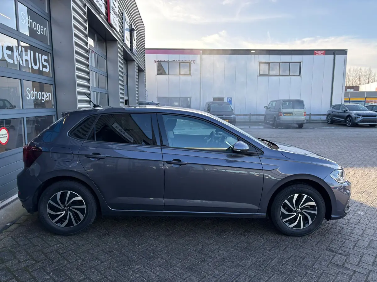 Life Edition | 'App-Connect' smartphone integratie | Airconditioning automatisch (Climatronic), 2-zone | Buitenspiegels elektrisch instel- verwarm- en inklapbaar