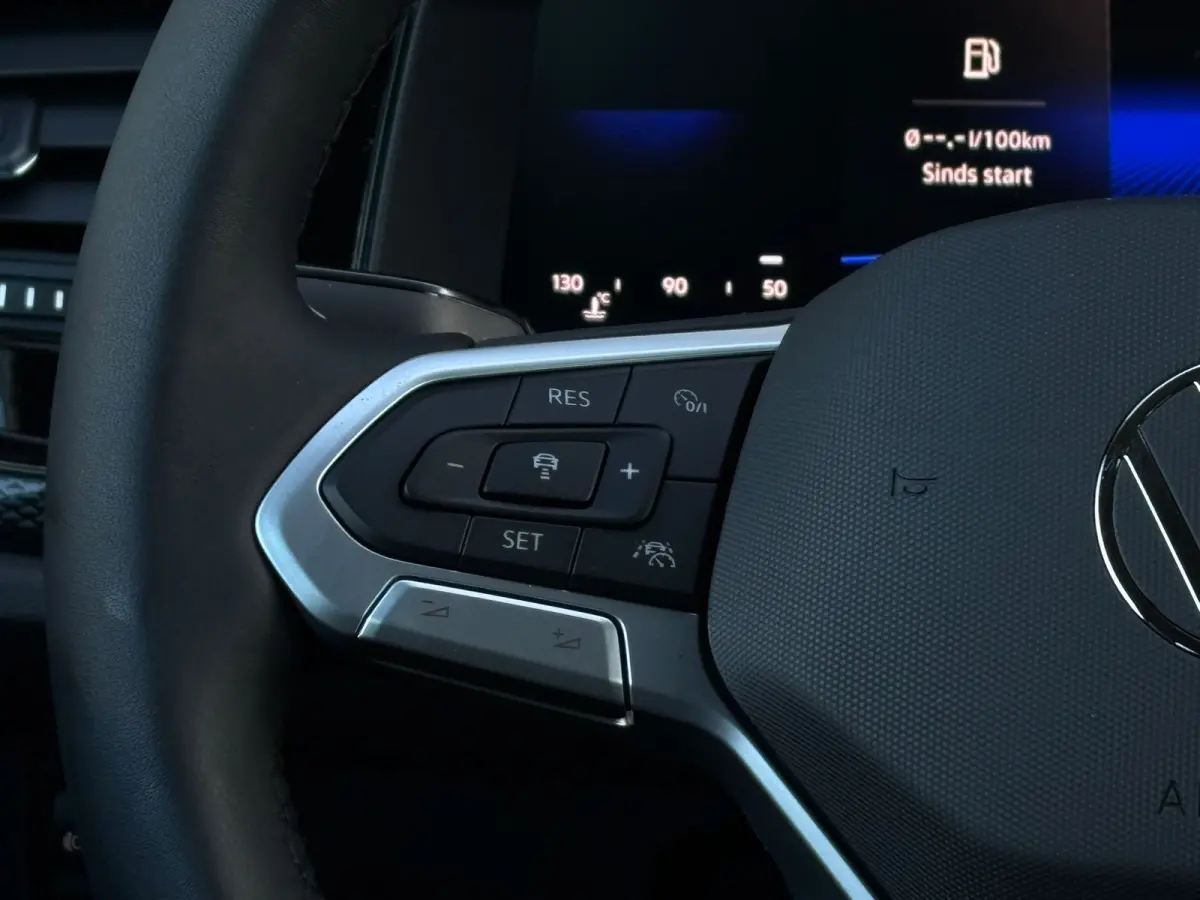 Life Edition | 'App-Connect' smartphone integratie | Airconditioning automatisch (Climatronic), 2-zone | Buitenspiegels elektrisch instel- verwarm- en inklapbaar