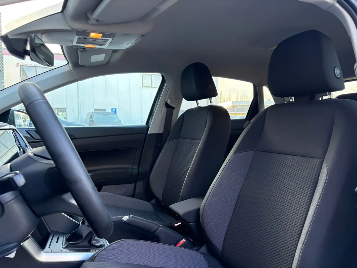 Life Edition | 'App-Connect' smartphone integratie | Airconditioning automatisch (Climatronic), 2-zone | Buitenspiegels elektrisch instel- verwarm- en inklapbaar