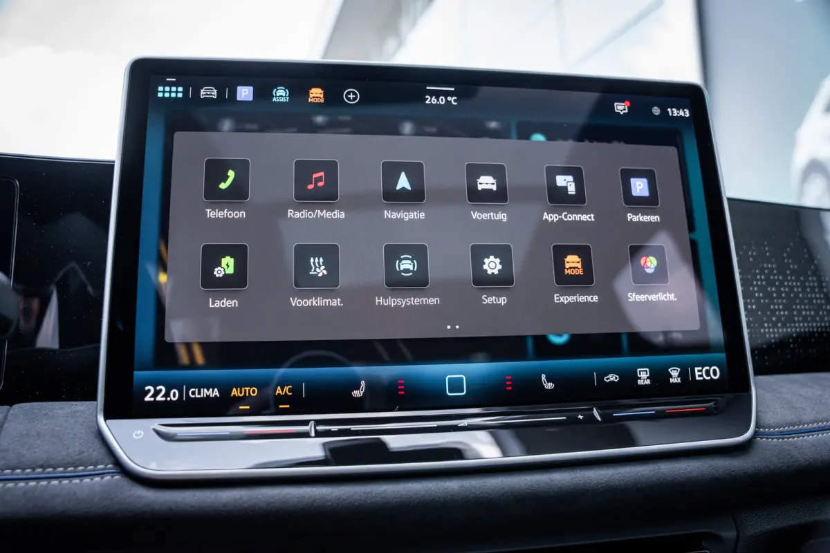 R-Line Edition - eHybrid | 'App-Connect' draadloze smartphone integratie | Automatische afstandsregeling (Adaptive Cruise Control) | Diefstalalarm