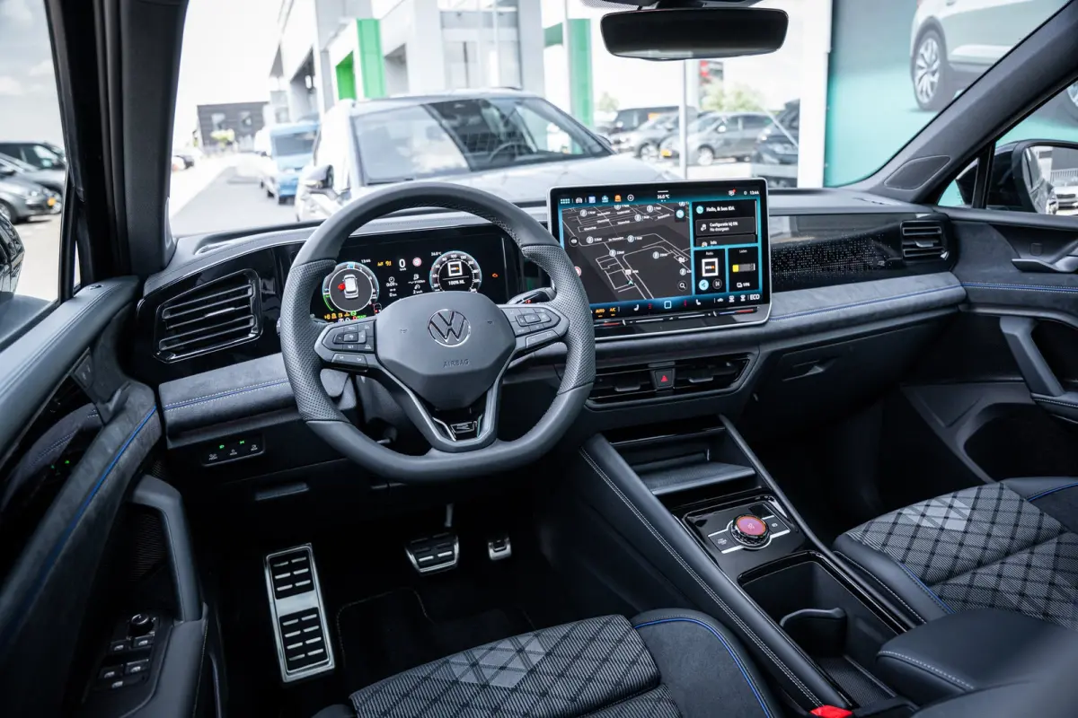 R-Line Edition - eHybrid | 'App-Connect' draadloze smartphone integratie | Automatische afstandsregeling (Adaptive Cruise Control) | Diefstalalarm