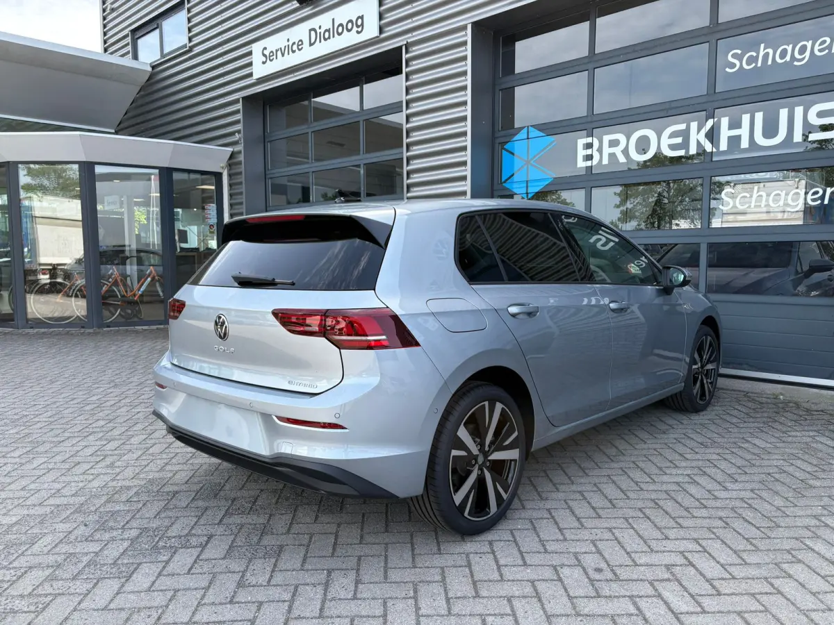 Life Edition eHybrid | 'App-Connect' draadloze smartphone integratie | Achterbank in ongelijke delen neerklapbaar incl. middenarmsteun en doorlaadmogelijkheid | Afstandscontrolesysteem (Fron