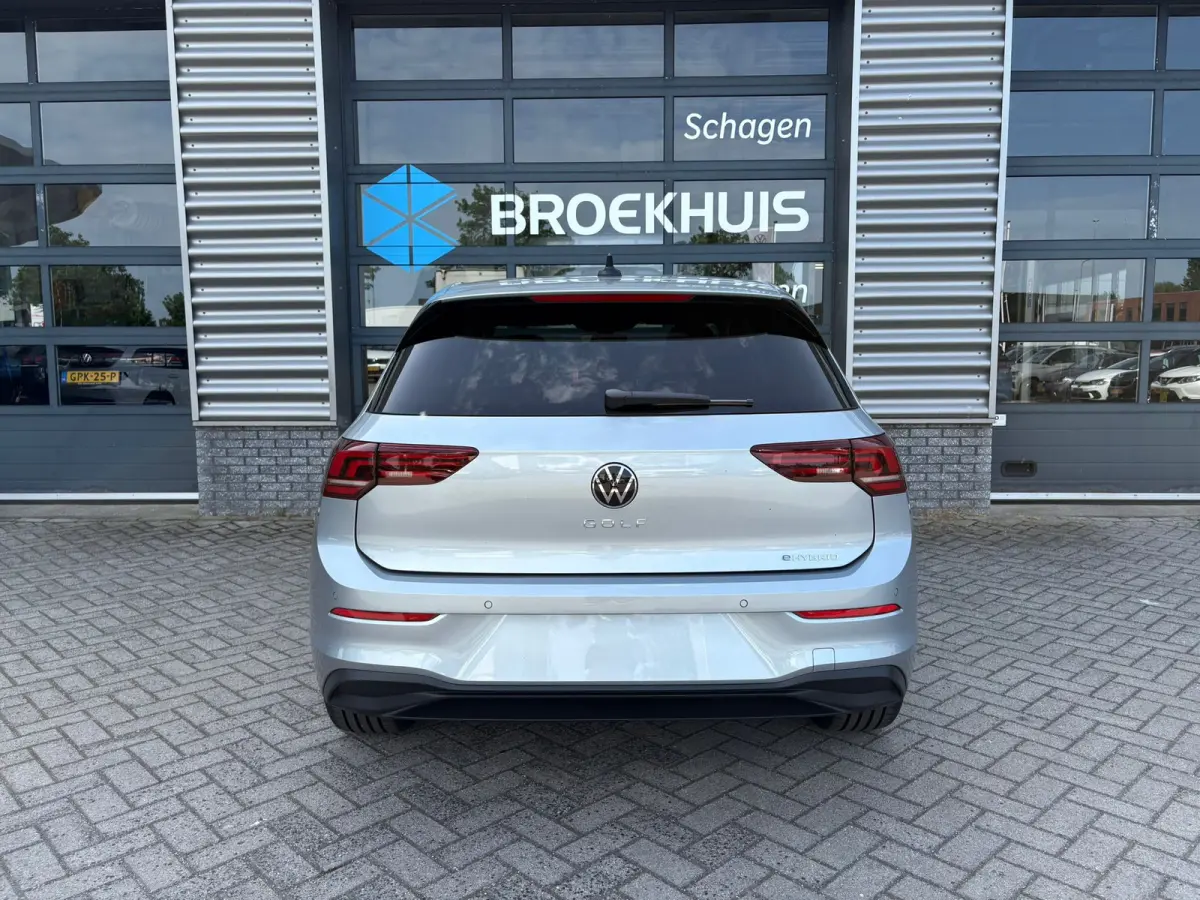 Life Edition eHybrid | 'App-Connect' draadloze smartphone integratie | Achterbank in ongelijke delen neerklapbaar incl. middenarmsteun en doorlaadmogelijkheid | Afstandscontrolesysteem (Fron
