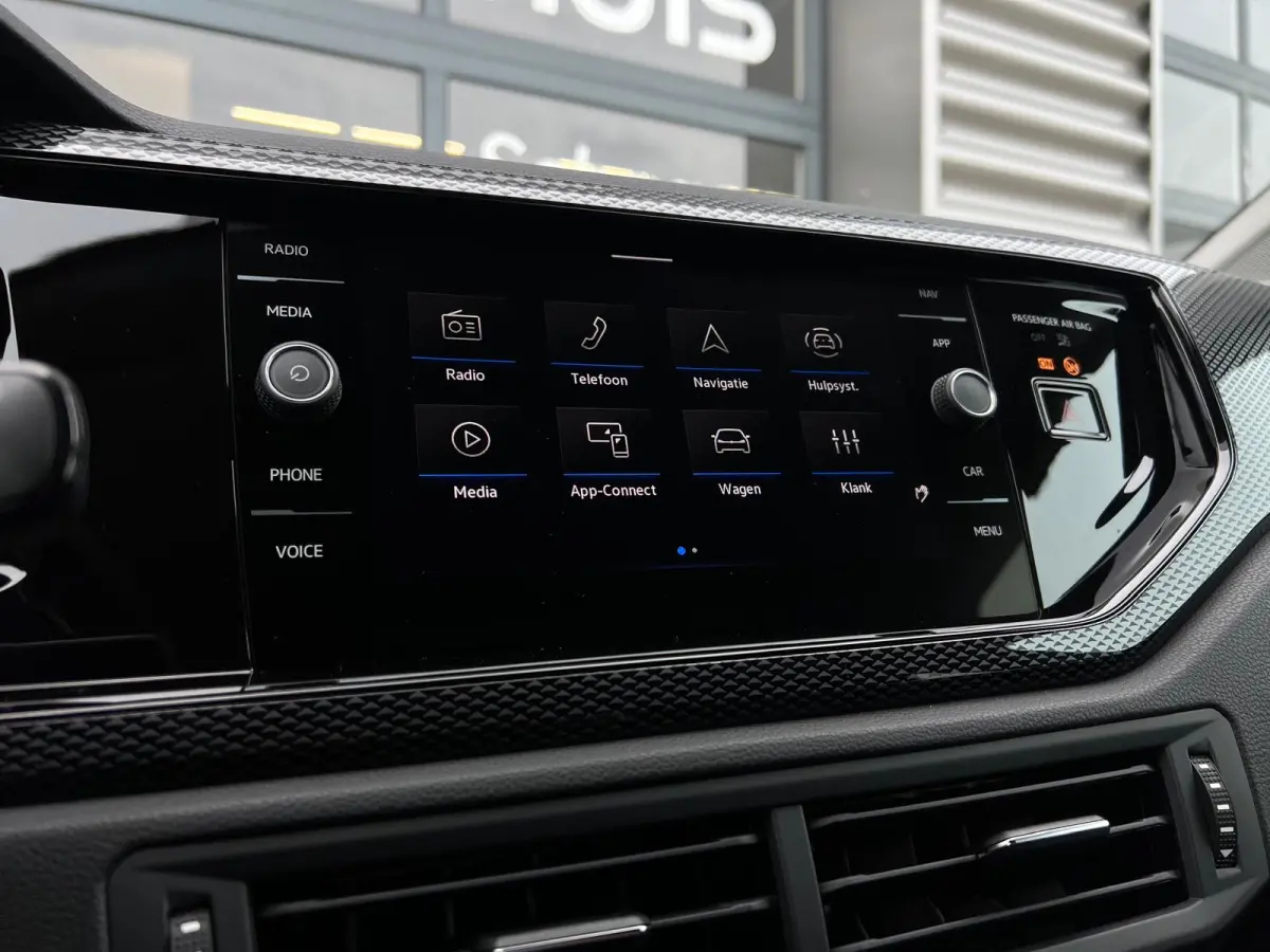 Life Edition | 'App-Connect' smartphone integratie | Airconditioning automatisch (Climatronic), 2-zone | Buitenspiegels elektrisch instel- verwarm- en inklapbaar