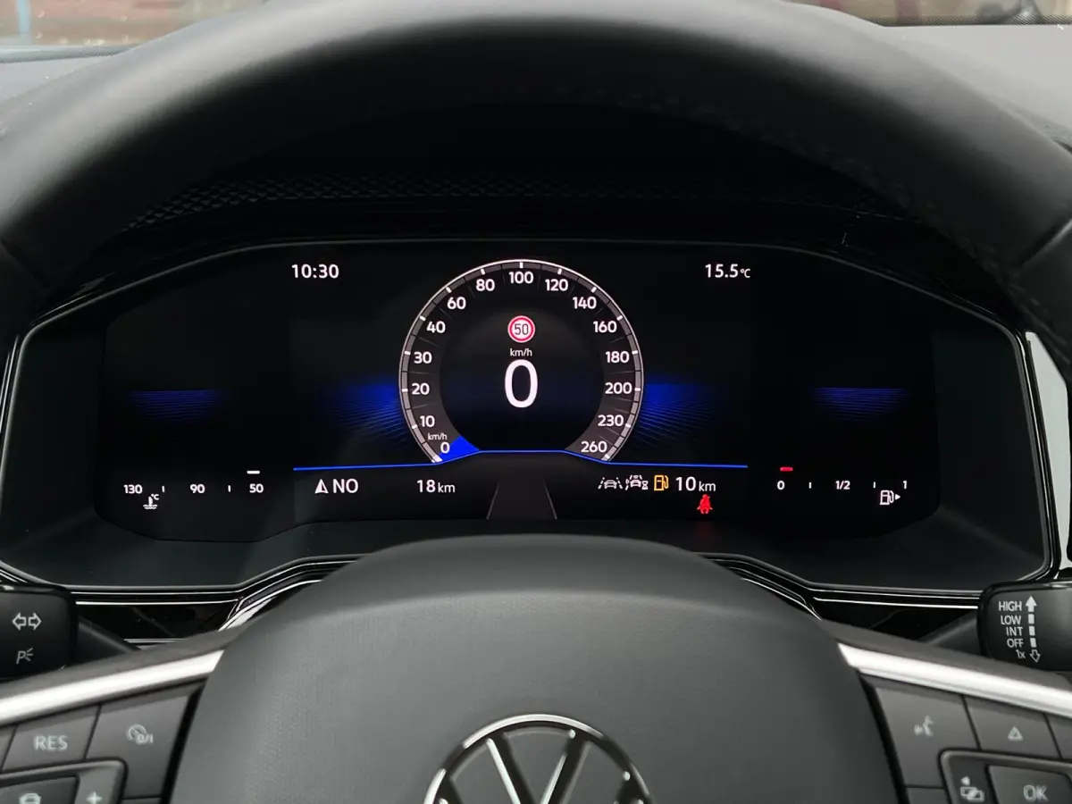 Life Edition | 'App-Connect' smartphone integratie | Airconditioning automatisch (Climatronic), 2-zone | Buitenspiegels elektrisch instel- verwarm- en inklapbaar