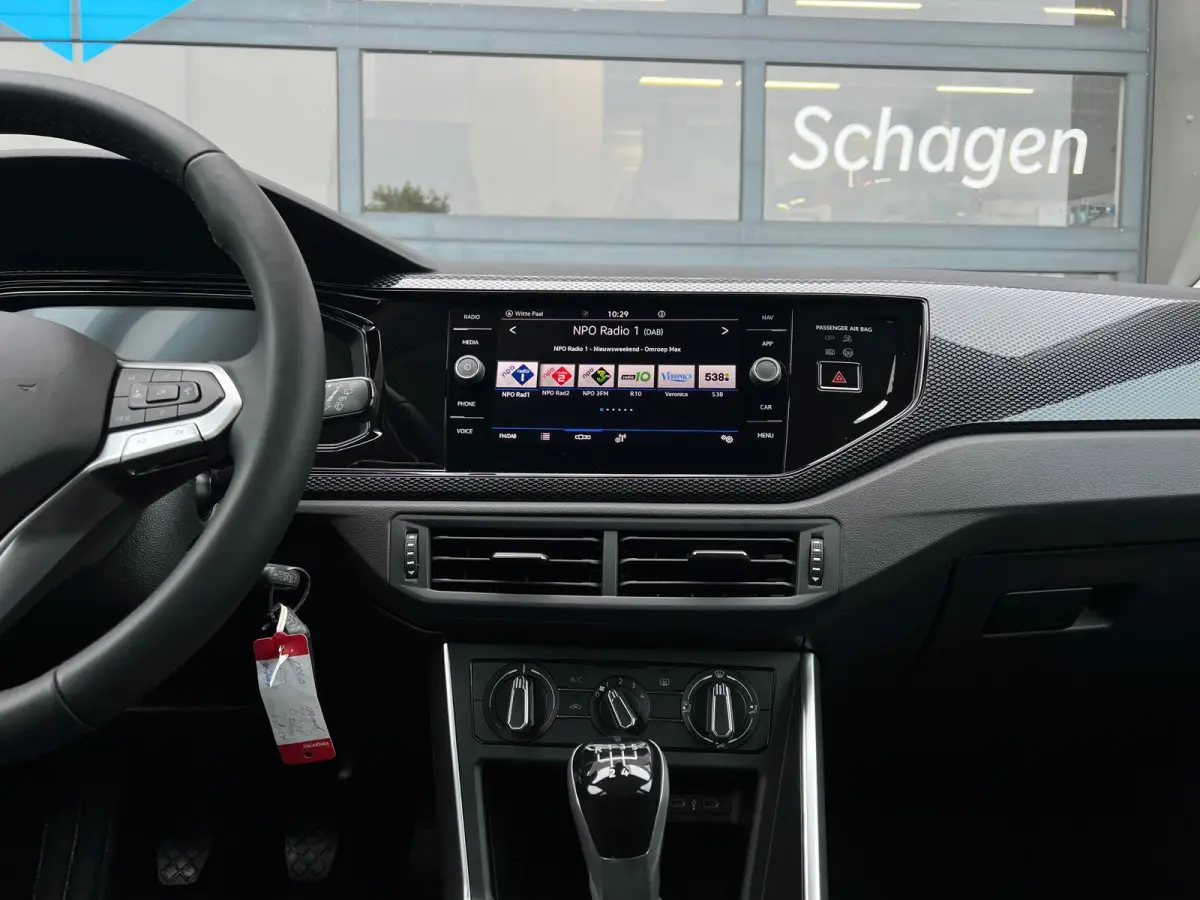 Life Edition | 'App-Connect' smartphone integratie | Airconditioning automatisch (Climatronic), 2-zone | Buitenspiegels elektrisch instel- verwarm- en inklapbaar