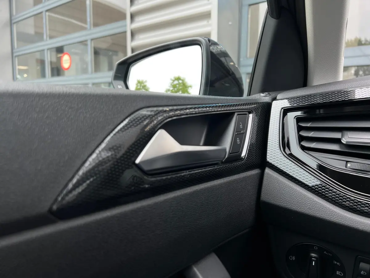 Life Edition | 'App-Connect' smartphone integratie | Airconditioning automatisch (Climatronic), 2-zone | Buitenspiegels elektrisch instel- verwarm- en inklapbaar