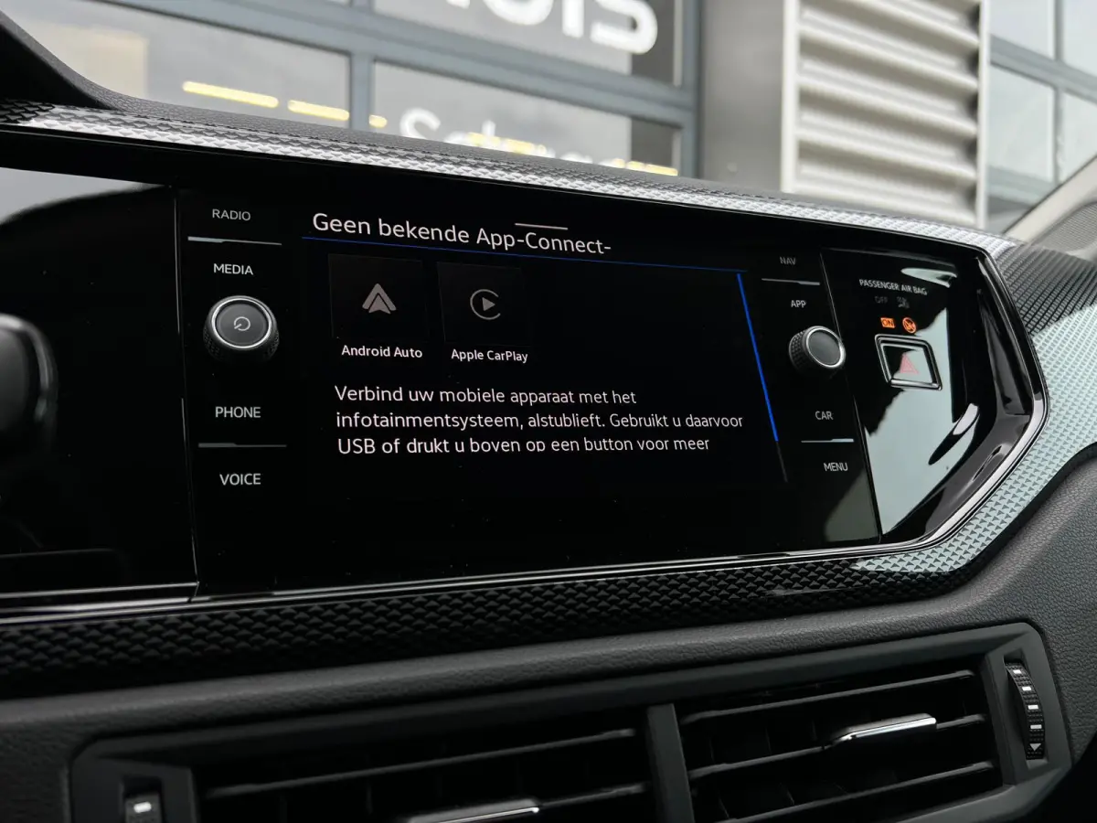 Life Edition | 'App-Connect' smartphone integratie | Airconditioning automatisch (Climatronic), 2-zone | Buitenspiegels elektrisch instel- verwarm- en inklapbaar