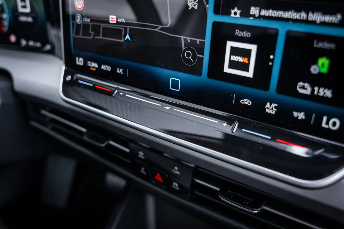Life Edition eHybrid | 'App-Connect' draadloze smartphone integratie | Achterbank in ongelijke delen neerklapbaar incl. middenarmsteun en doorlaadmogelijkheid | Afstandscontrolesysteem (Fron