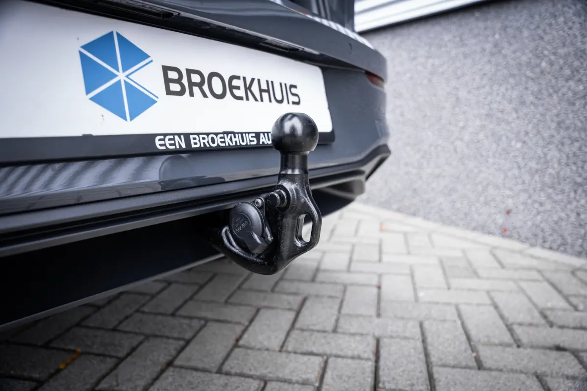 Life Edition eHybrid | 'App-Connect' draadloze smartphone integratie | Achterbank in ongelijke delen neerklapbaar incl. middenarmsteun en doorlaadmogelijkheid | Afstandscontrolesysteem (Fron