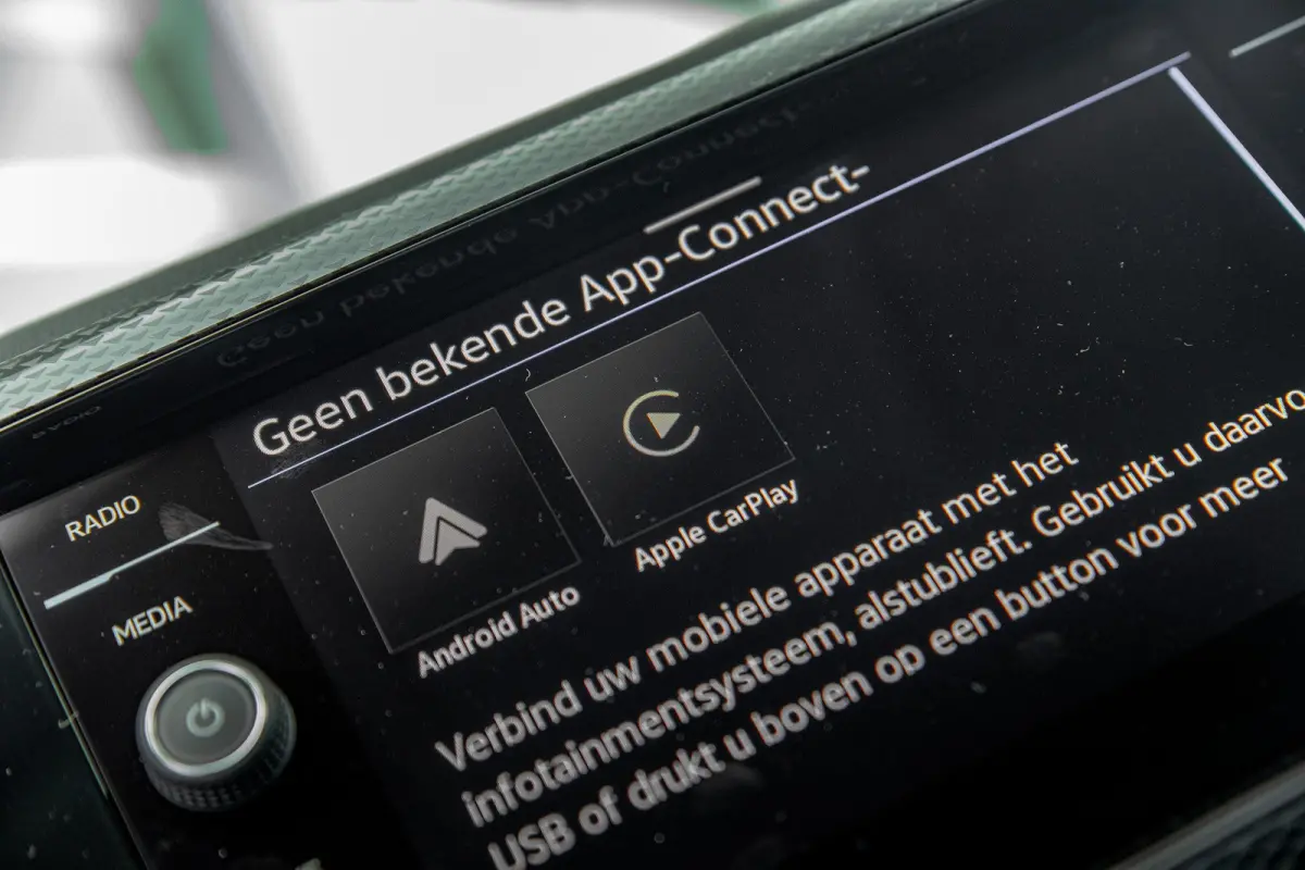 Life Edition | 'App-Connect' smartphone integratie | Airconditioning automatisch (Climatronic), 2-zone | Buitenspiegels elektrisch instel- verwarm- en inklapbaar