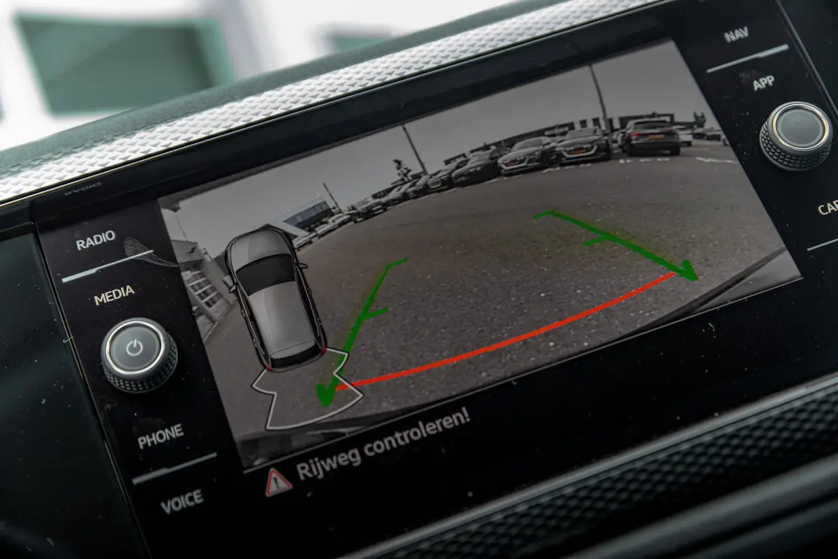 Life Edition | 'App-Connect' smartphone integratie | Airconditioning automatisch (Climatronic), 2-zone | Buitenspiegels elektrisch instel- verwarm- en inklapbaar
