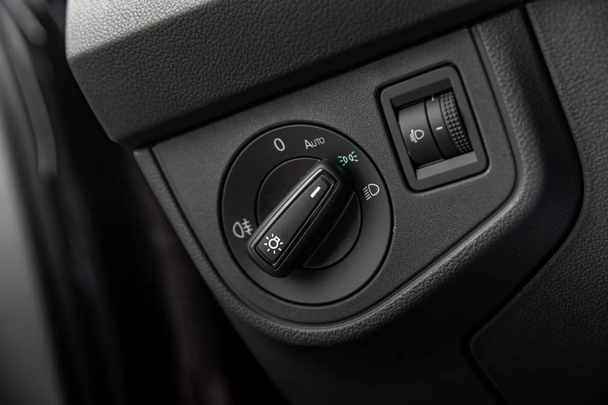 Life Edition | 'App-Connect' smartphone integratie | Airconditioning automatisch (Climatronic), 2-zone | Buitenspiegels elektrisch instel- verwarm- en inklapbaar