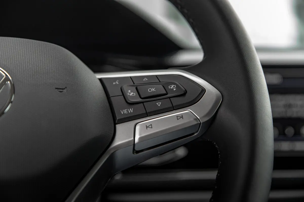 Life Edition | 'App-Connect' smartphone integratie | Airconditioning automatisch (Climatronic), 2-zone | Buitenspiegels elektrisch instel- verwarm- en inklapbaar