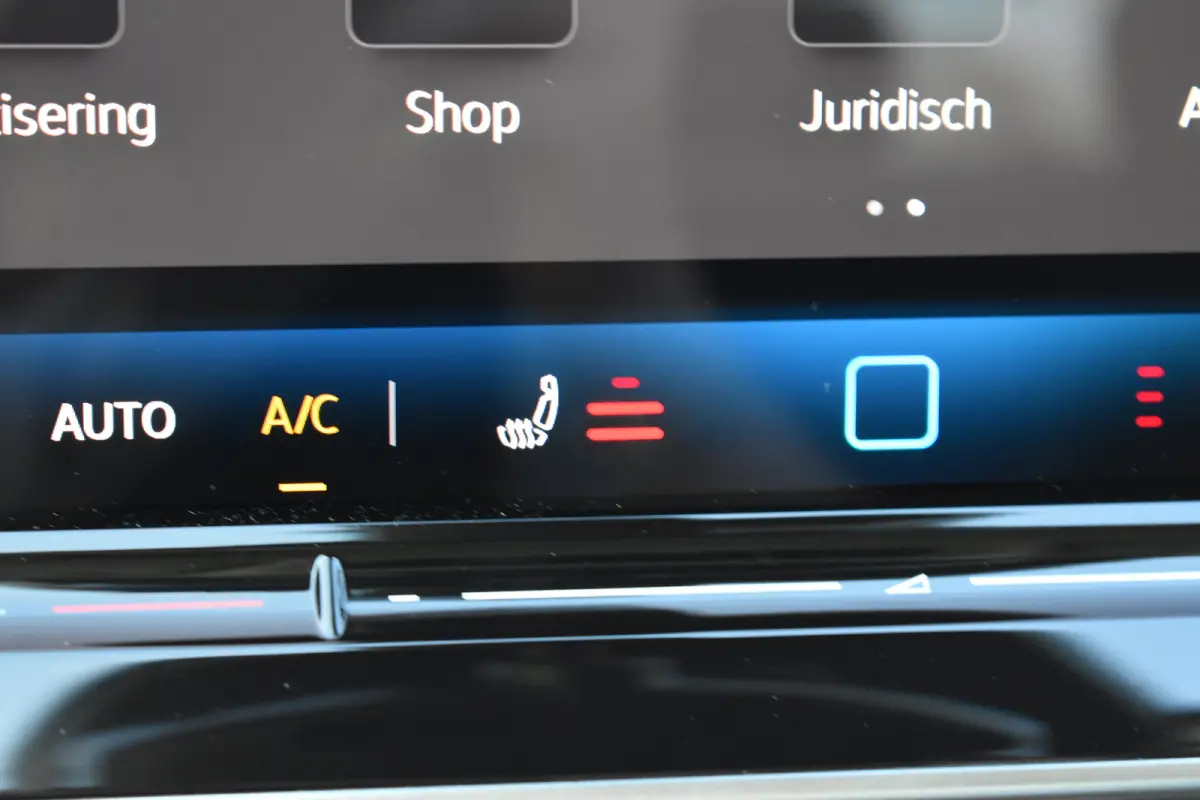 Life Edition eHybrid | 'App-Connect' draadloze smartphone integratie | Achterbank in ongelijke delen neerklapbaar incl. middenarmsteun en doorlaadmogelijkheid | Afstandscontrolesysteem (Fron