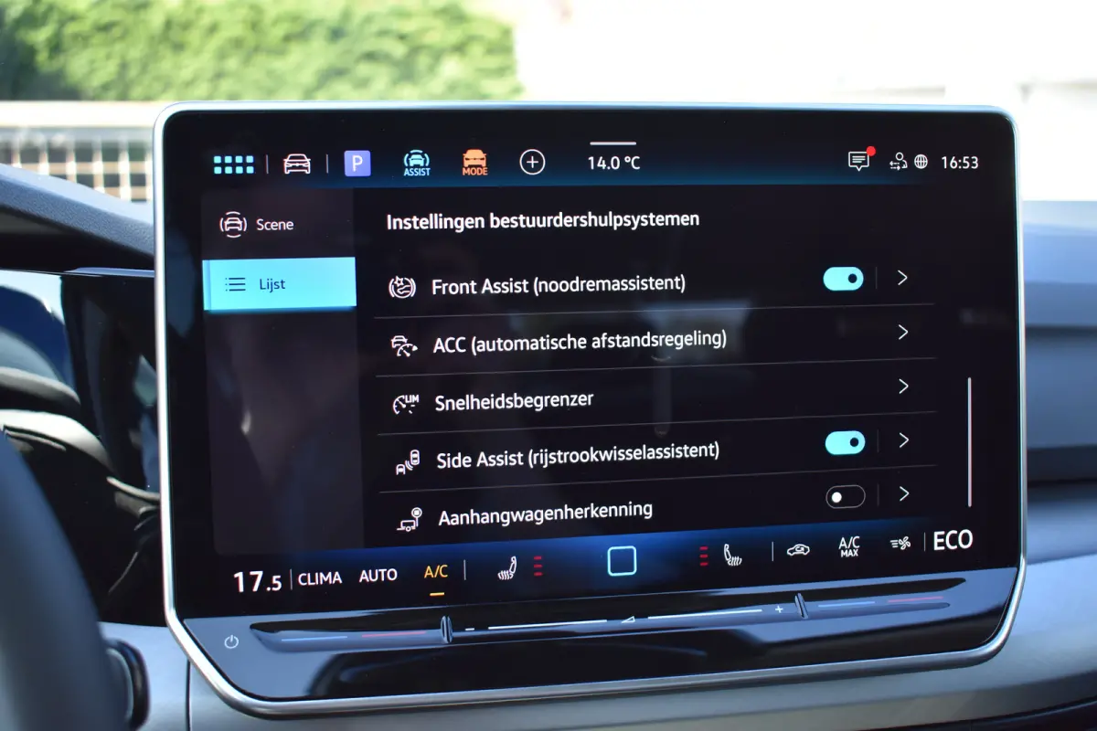 Life Edition eHybrid | 'App-Connect' draadloze smartphone integratie | Achterbank in ongelijke delen neerklapbaar incl. middenarmsteun en doorlaadmogelijkheid | Afstandscontrolesysteem (Fron