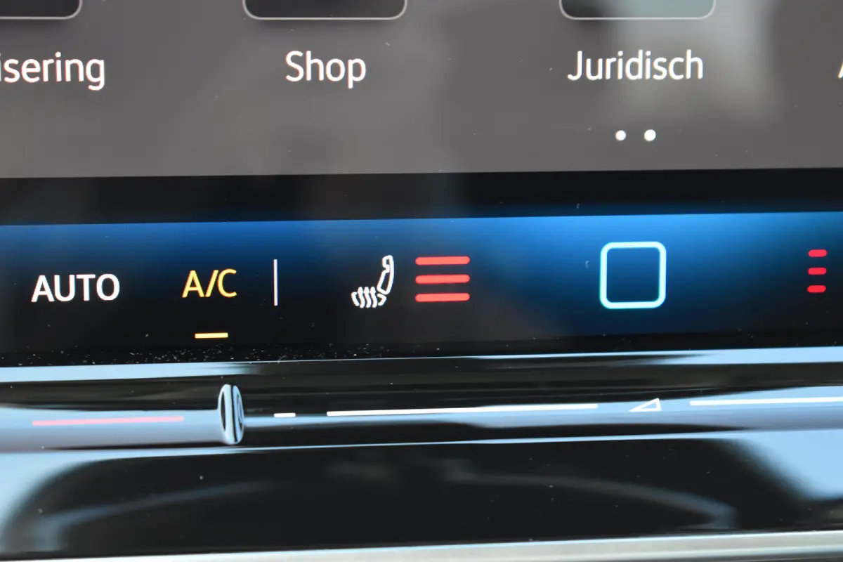 Life Edition eHybrid | 'App-Connect' draadloze smartphone integratie | Achterbank in ongelijke delen neerklapbaar incl. middenarmsteun en doorlaadmogelijkheid | Afstandscontrolesysteem (Fron