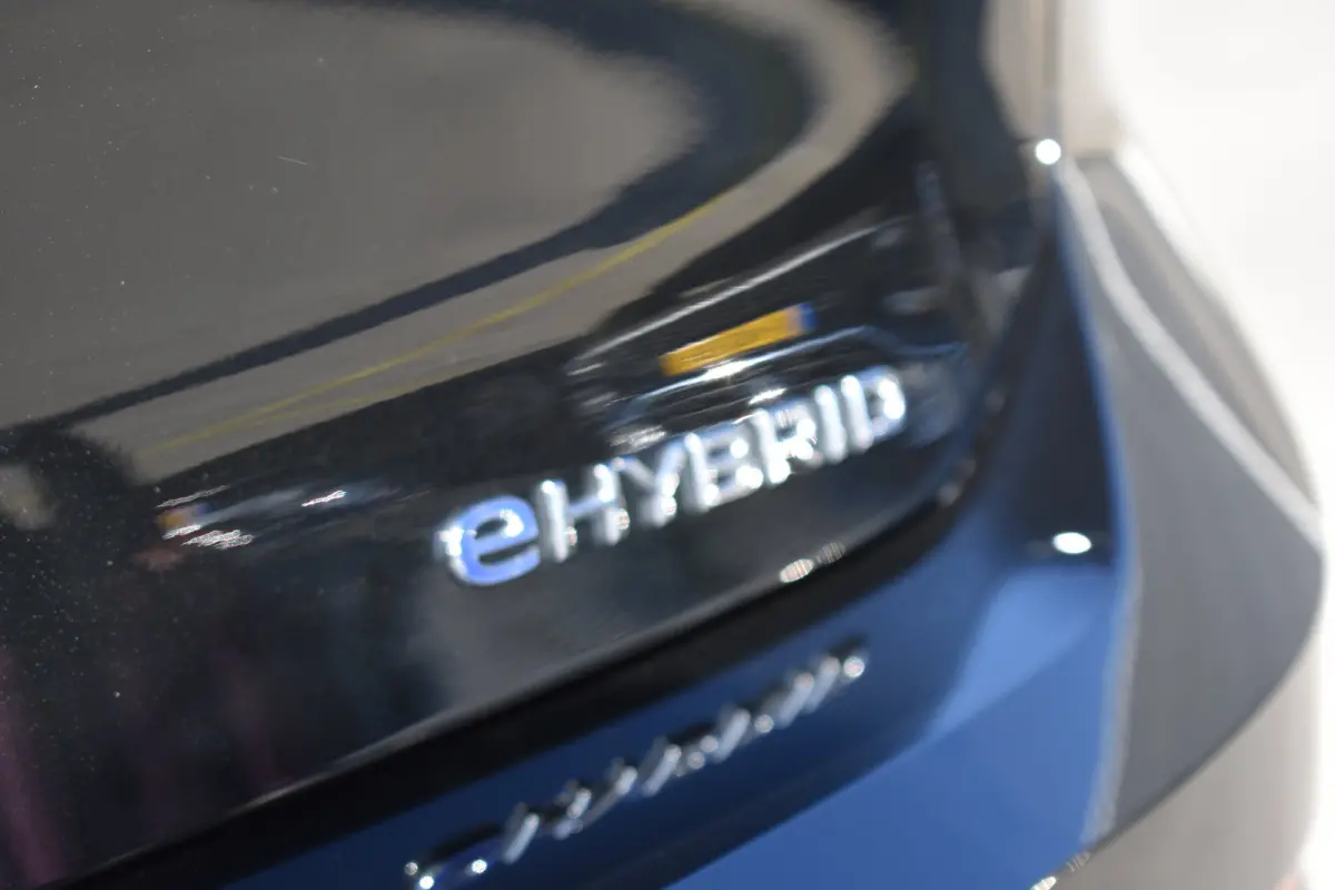 Life Edition eHybrid | 'App-Connect' draadloze smartphone integratie | Achterbank in ongelijke delen neerklapbaar incl. middenarmsteun en doorlaadmogelijkheid | Afstandscontrolesysteem (Fron