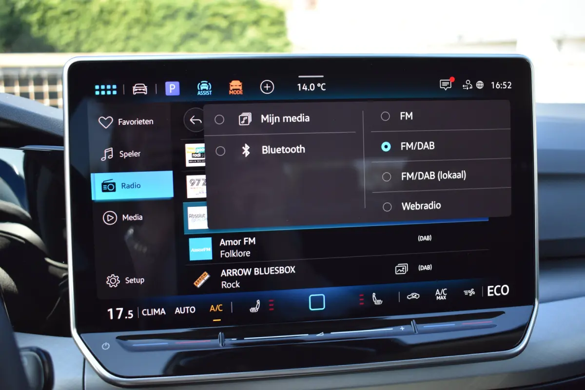 Life Edition eHybrid | 'App-Connect' draadloze smartphone integratie | Achterbank in ongelijke delen neerklapbaar incl. middenarmsteun en doorlaadmogelijkheid | Afstandscontrolesysteem (Fron
