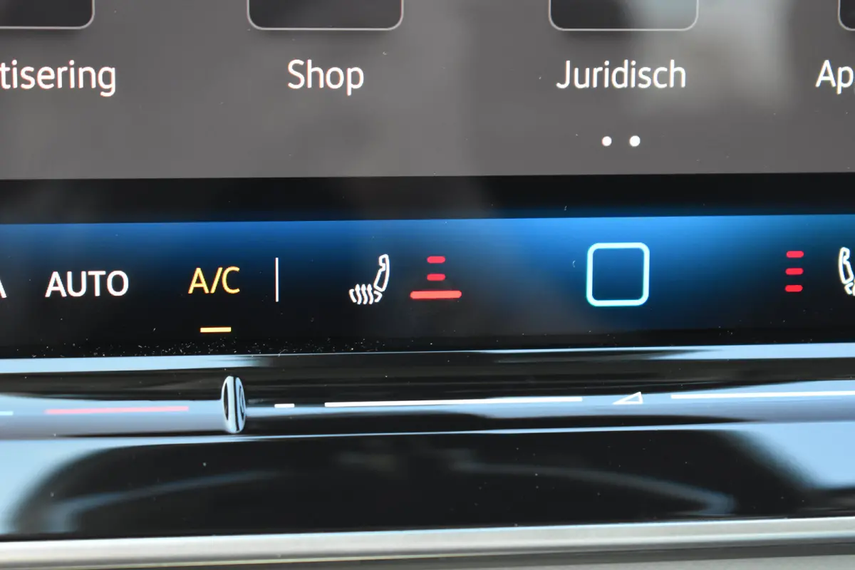 Life Edition eHybrid | 'App-Connect' draadloze smartphone integratie | Achterbank in ongelijke delen neerklapbaar incl. middenarmsteun en doorlaadmogelijkheid | Afstandscontrolesysteem (Fron