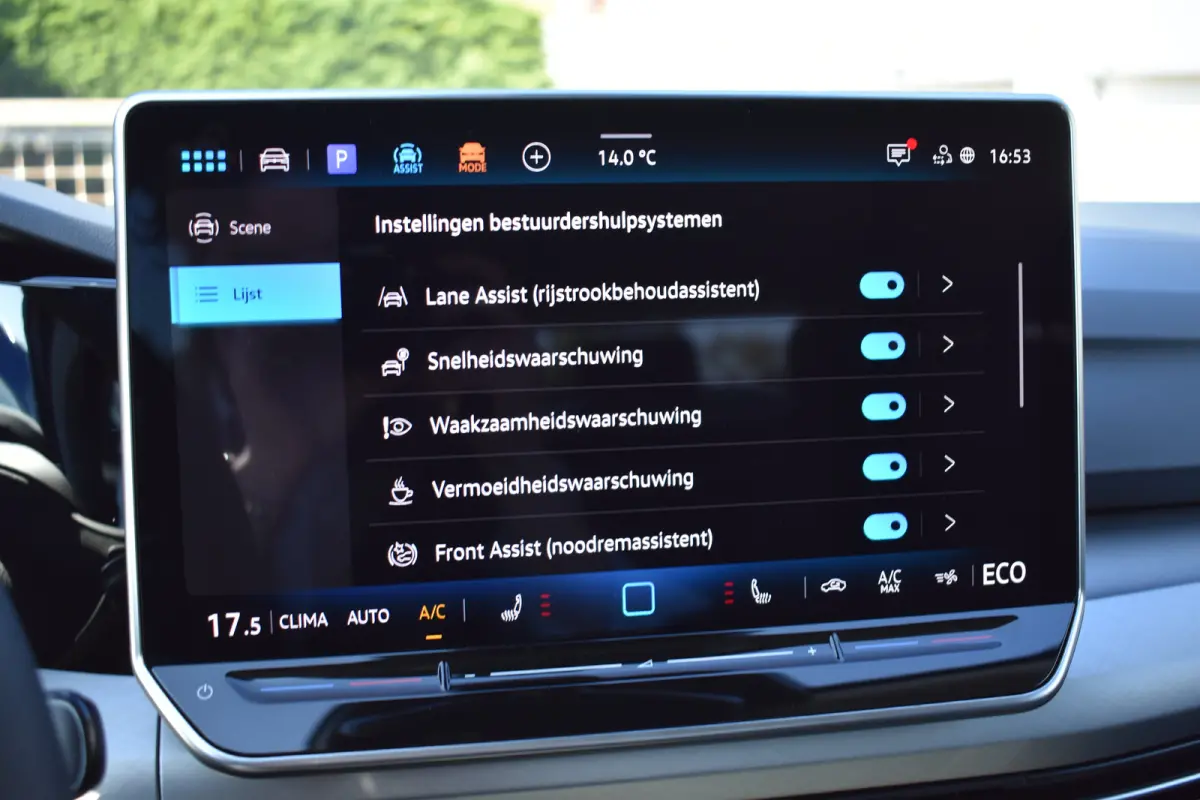 Life Edition eHybrid | 'App-Connect' draadloze smartphone integratie | Achterbank in ongelijke delen neerklapbaar incl. middenarmsteun en doorlaadmogelijkheid | Afstandscontrolesysteem (Fron
