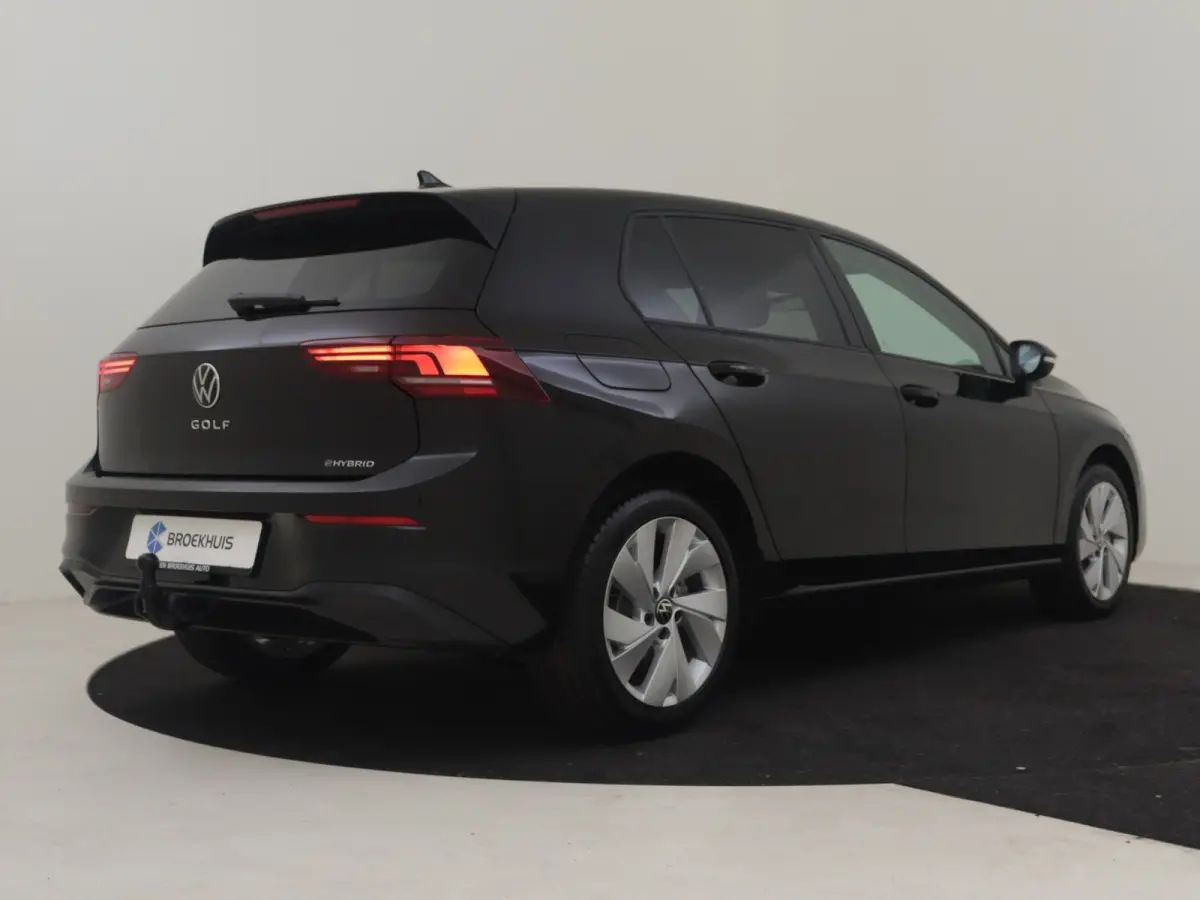 Life Edition eHybrid | 'App-Connect' draadloze smartphone integratie | Achterbank in ongelijke delen neerklapbaar incl. middenarmsteun en doorlaadmogelijkheid | Afstandscontrolesysteem (Fron