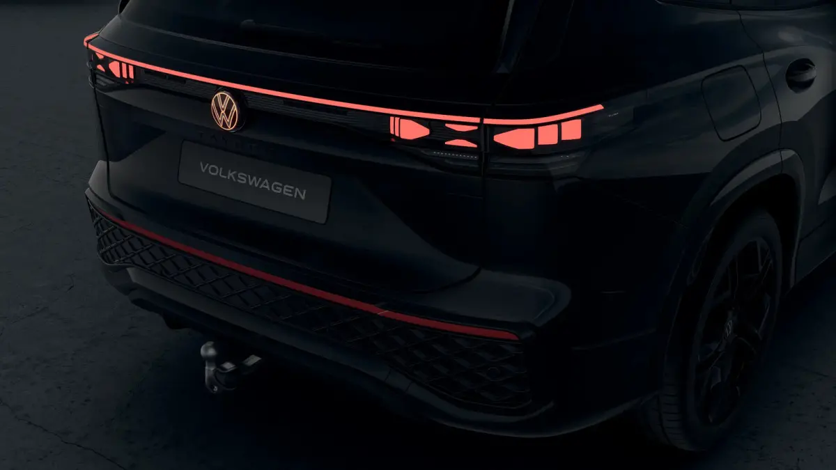 R-Line Edition | 'App-Connect' draadloze smartphone integratie | Automatische afstandsregeling (Adaptive Cruise Control) | Black Style Pakket
