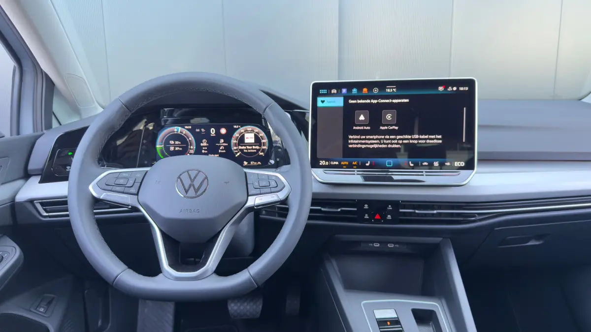 Life Edition eHybrid | 'App-Connect' draadloze smartphone integratie | Achterbank in ongelijke delen neerklapbaar incl. middenarmsteun en doorlaadmogelijkheid | Afstandscontrolesysteem (Fron