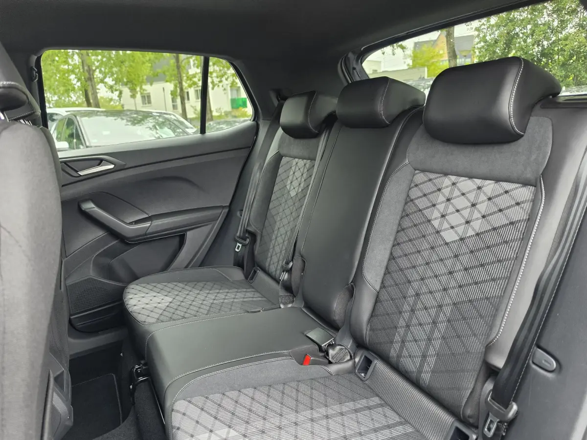 1.0 TSI DSG R-Line (Camera,Acc,IQ,Clima)