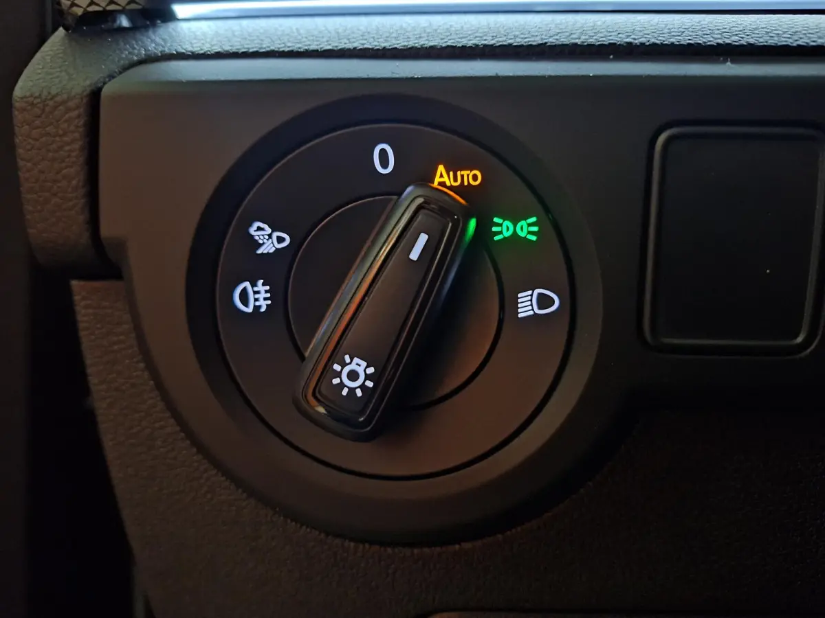 1.0 TSI DSG R-Line (Camera,Acc,IQ,Clima)