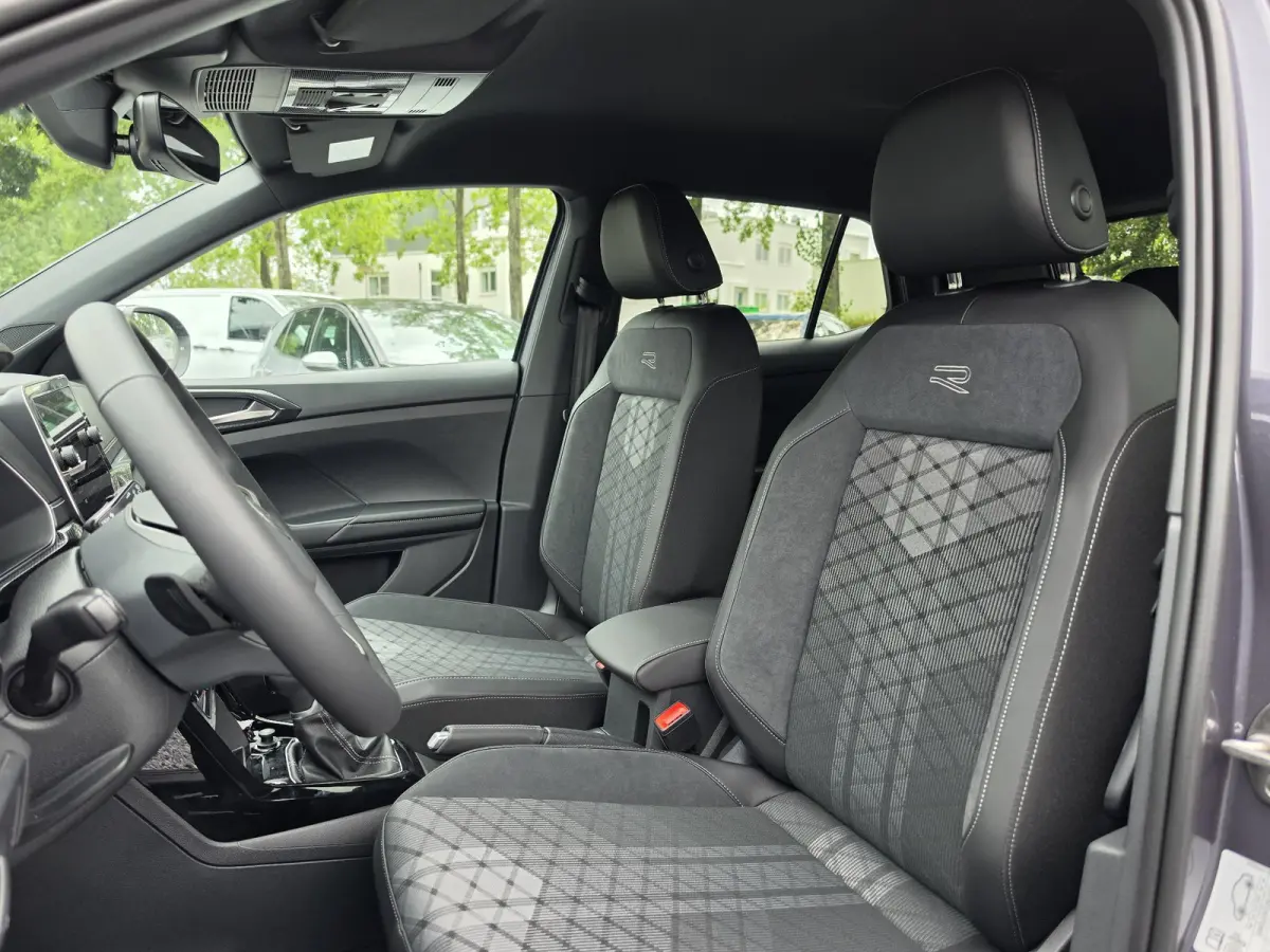 1.0 TSI DSG R-Line (Camera,Acc,IQ,Clima)
