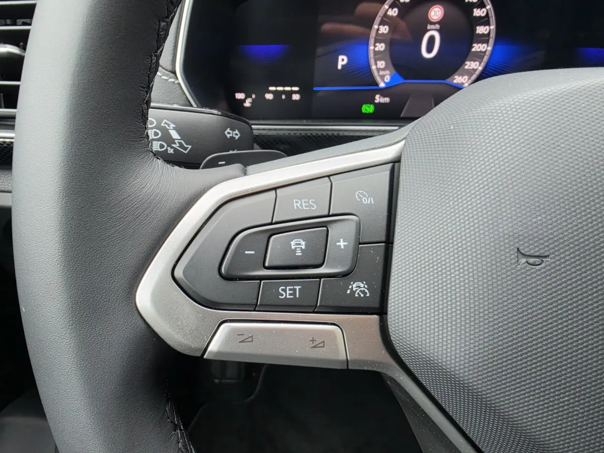 1.0 TSI DSG R-Line (Camera,Acc,IQ,Clima)