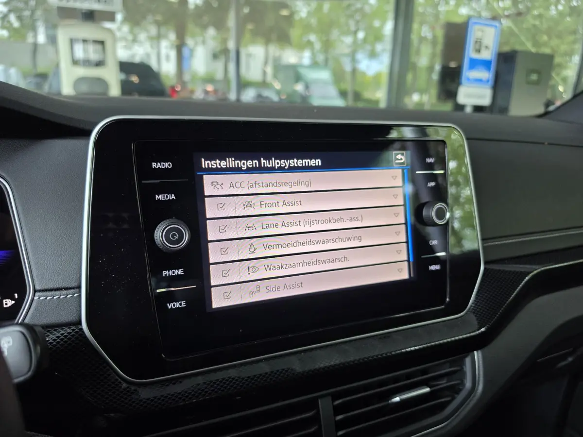 1.0 TSI DSG R-Line (Camera,Acc,IQ,Clima)